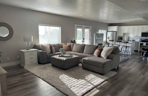 Saratoga Springs Apartment | Two bed basement apartment. AC, pool, spa and fitness access, theater room, WiFi