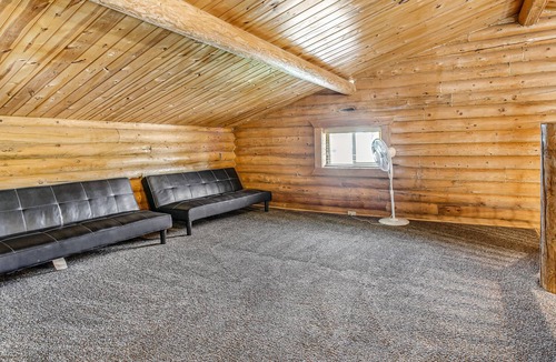 St. Charles Cabin | Two-story lodge with large dining area