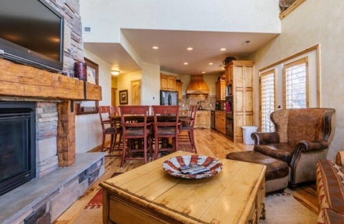 Wolf Creek House | Unique Moose Hollow 5 bed/5 bath town home with flexible rental options!
