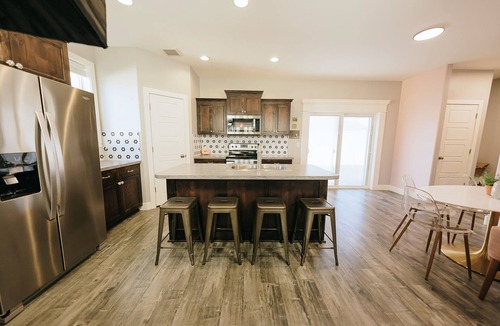 Idaho Falls House | Unique & Spacious Home GREAT LOCATION HOT TUB 🔥 Sleeps 14 Family Friendly
