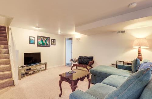 Oatfield Apartment | Unique Unit w/Patio & Grill in Portland Area!