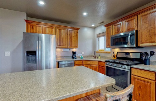 Garden City Cabin | Updated Bear Lake cabin with game room & new swing set - walk to town