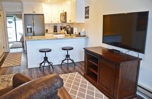 Wolf Creek Condo | Updated condo & easy access to hot tub/pool