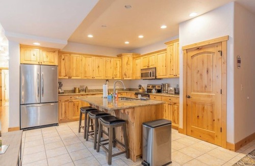 Somers Condo | Updated condo with peek-a-boo lake views, deck, W/D, fireplace, & lake access