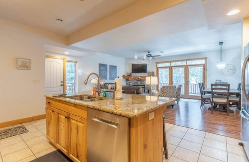 Somers Condo | Updated condo with peek-a-boo lake views, deck, W/D, fireplace, & lake access