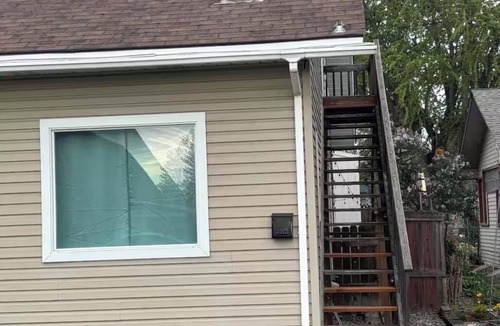 West Clarkston-Highland Apartment | Upstairs Apartment in Downtown Clarkston