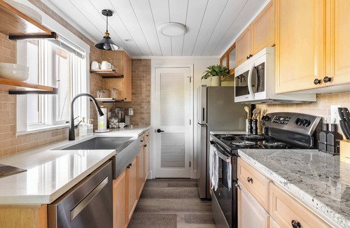 Depot Bench Apartment | Uptown 1 Bedroom Flat Near the Boise Train Depot