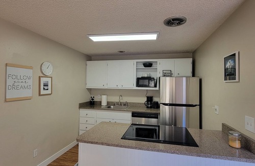 Hough Apartment | Uptown Pet Friendly Cozy 2 Bedroom One Level