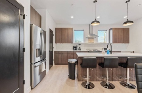 People's Freeway House | Urban Ski Loft | Modern Townhome in SLC Near Mtns!