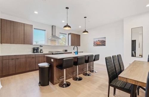 People's Freeway House | Urban Ski Loft | Modern Townhome in SLC Near Mtns!