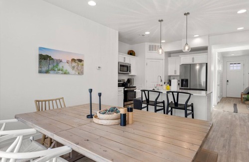 Garden City Villa | Valley Views | Walk to Marina & Town | EV Ready