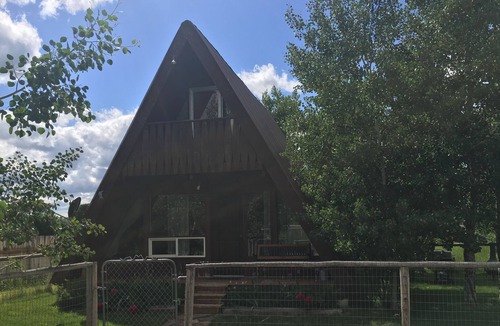 Victor Cabin | VERY CLEAN Clean SE Victor ID cabin near Jackson, summertime hot tub