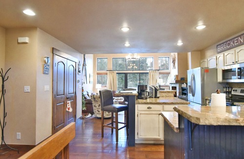 Warrior's Mark Ski Chalet | Village Point Buffalo Townhome Private Hot Tub Near Quick Silver Lift, In Breck