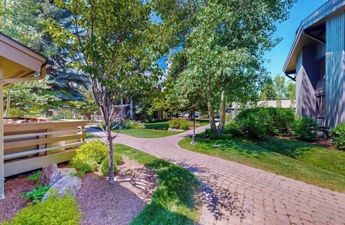 Sun Valley Condo | Villager Retreat | Condo in Sun Valley with a wood-burning fireplace