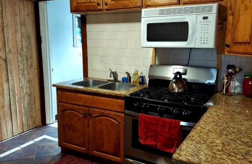 St. Anthony House | Vintage Cozy Family Home near National Parks