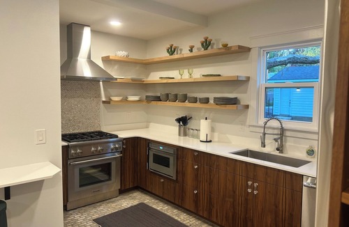 South Perry District House | Vintage Elegance, Prime Location - Perry District Gem from 1905.