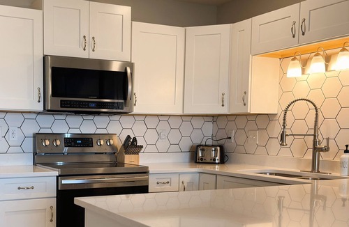 Harbor Village Condo | Wake Up to Bear Lake: Scenic Townhouse-style Condo Retreat