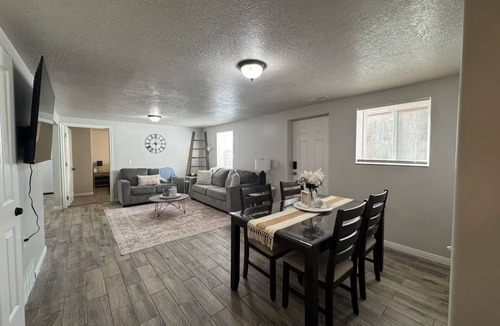 Logan House | Walk to Downtown - Sleeps 6 - King Bed + Parking
