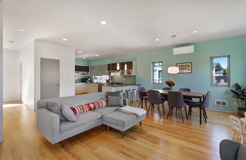 Judkins Park House | Walk to Light Rail, Stylish Retreat w/Parking + AC