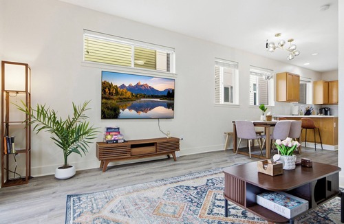 Atlantic House | Walk to Lightrail + close to Stadium & Cruise + Modern 4BR 3.5Bath Townhome