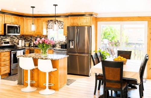 Logan House | Walking distance to anywhere, in downtown restaurants,stores and parks.