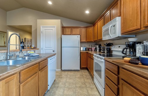 College Place House | Walla Walla Wine Country Home, Converted Game Room, Sleeps 8, Dogs Welcome
