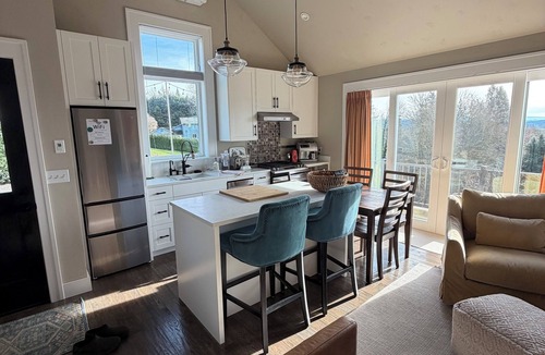 Camas Cottage | Walnut Springs Carriage House in Camas city limits, Two Bedrooms-Two Bathrooms