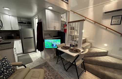 Spokane House | WATER FRONT- Cozy Country Home SPA, Pristine Lawns, wildlife & trails to Explore