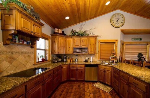 Island Park Cabin | Waterfront | Private Dock | Fire Pit | Hot Tub