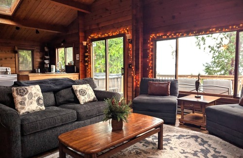 Sequim House | Waterfront, Rustic, Hot Tub, Pet-Friendly