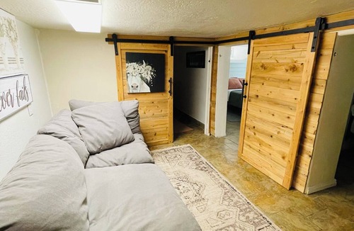 Pocatello House | Welcome to the Rosemary and Honeybee cottage in Pocatello, Idaho ! 🌲