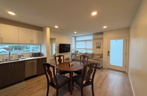 Fremont House | Welcoming 2-bedroom townhome with AC in vibrant Seattle