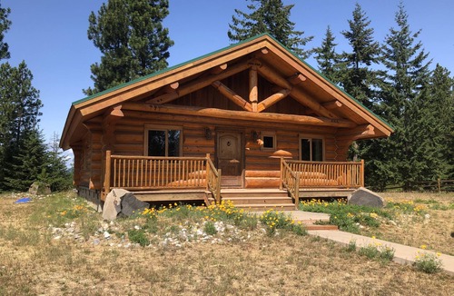Cle Elum House | Well appointed cabin with views on 20 acres, minutes from Cle Elum & Roslyn