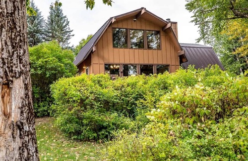 West Glacier House | West Glacier Heart Rock River Retreat