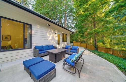 Redmond House | WFH-Friendly Gem w/Creek: 4 Mi to Sammamish Trail