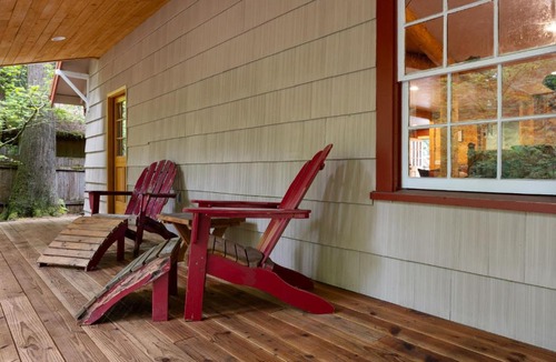 Zigzag House | Whispering Pines - Cabin w hot tub