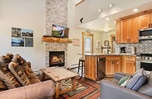 Fall River Estates Condo | Whispering River Escape Private Hot Tub RMNP