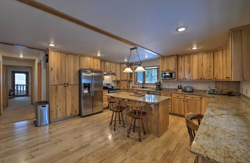 Alpine Cabin | 'Wild Huckleberry Cabin' in Alpine: Fire Pit, Deck