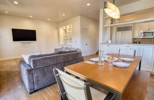 Elkhorn Condo | Wildflower Resort Stay - Sun Valley Condo with King Bed and Mtn Views