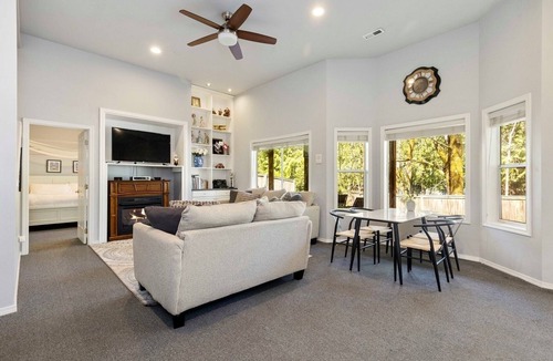 Sammamish House | Wonderful 2-bedroom entire guest suite with AC in charming Sammamish