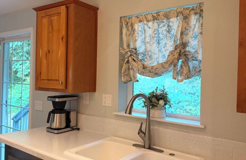 John Sam Lake House | Wonderful 3-bedroom home in Marysville, perfect for your getaway