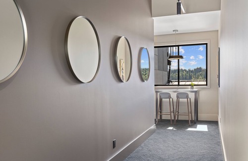 Cottage Lake House | Woodinville Luxury 2BR in Wine Country + Views + Private Decks + Tower Lounge