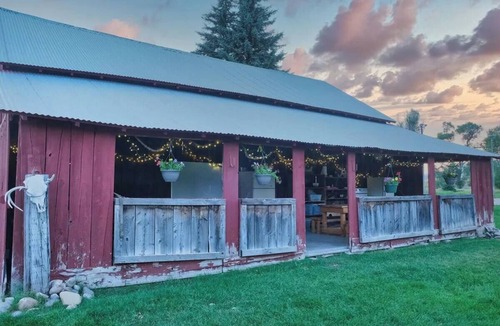 Swan Valley Apartment | Wrangler 2 bedroom cozy cabin with hammock