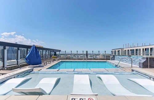 Rio Grande Apartment | X DT SLC Rooftop Pool Hot Tub King Bed Parking