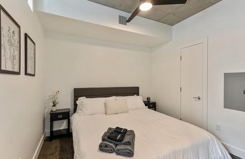 Rio Grande Apartment | X DT SLC Rooftop Pool Hot Tub King Bed Parking
