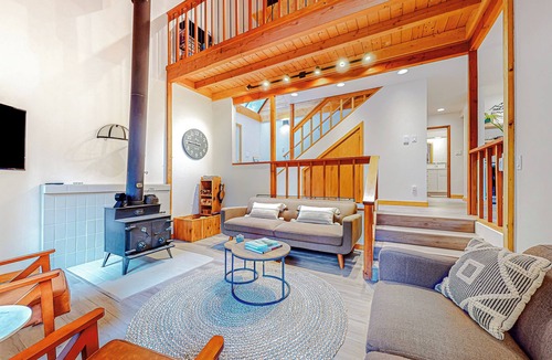 Warnick House | Year-Round Adventure! 'Glacier Getaway' in Deming