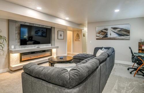 Iona House | Year-Round Outdoor Fun: Spacious Retreat in Iona