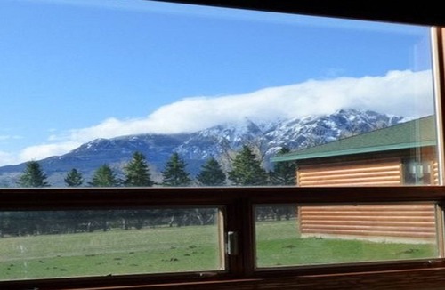 Gardiner Cabin | YELLOWSTONE CABIN - THE ELK VIEW CABIN at Yellowstone (River view)