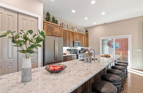 West Yellowstone House | Yellowstone is Waiting for You! Stay 1 mi from YNP Perfect for Families & Groups