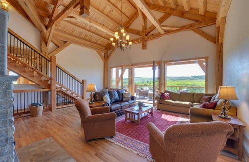 Felt House | Yellowstone & Jackson Hole Hot Tub Retreat